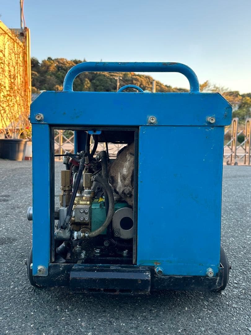 1. 鶴見製作所 エンジン式高圧洗浄機 HPJ-5ESM