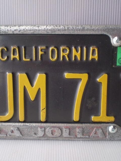 XJM 717' California'カルフォルニアライセンスプレート。