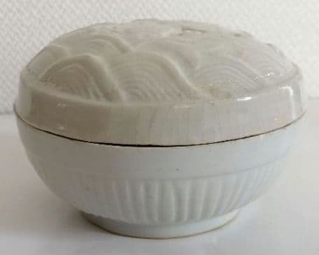 白磁物入れ