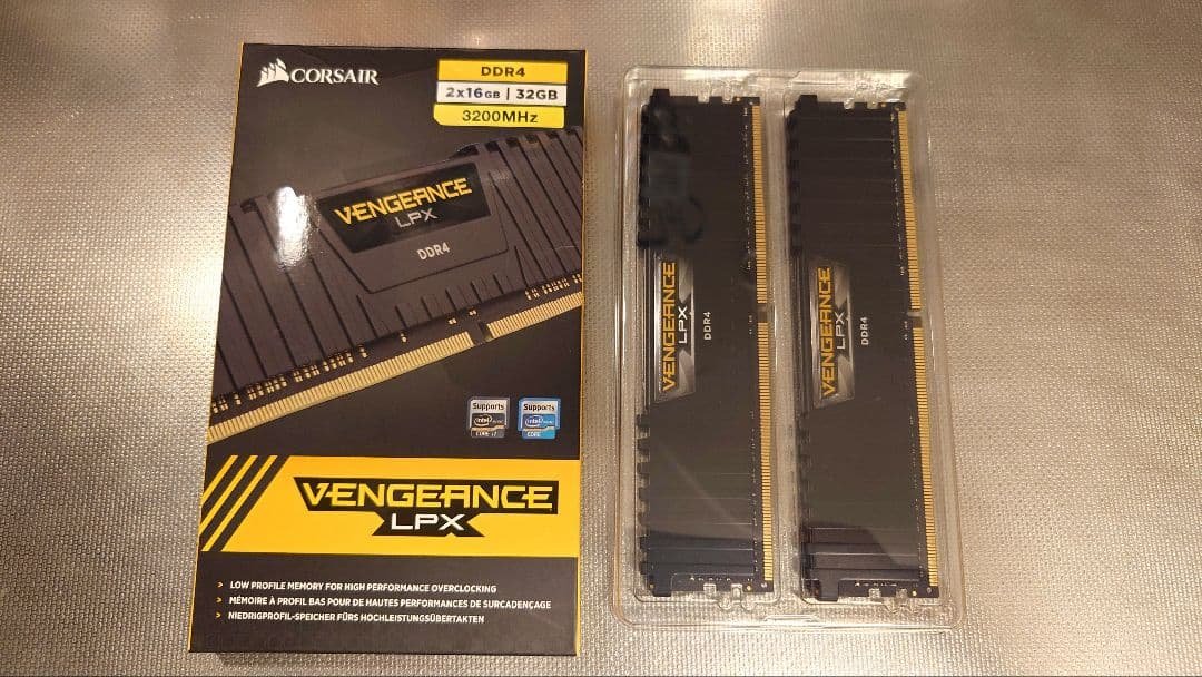 PCメモリ Corsair 32G(16G×2) DDR4 3200MHz中古